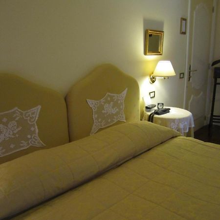 Hotel Villa Castellani Mogliano Pokoj fotografie